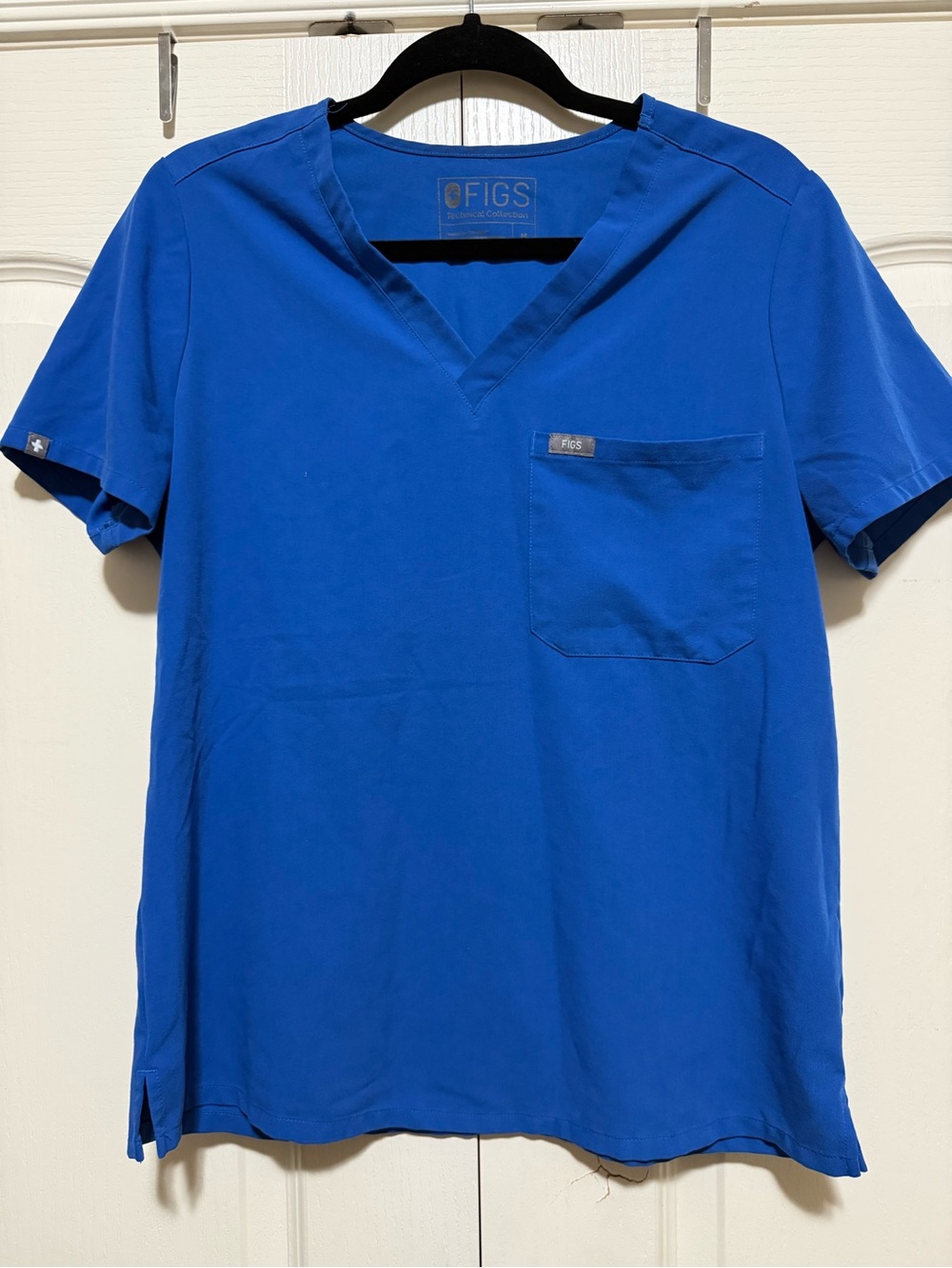 Figs Men’s Cobalt Blue V‑Neck Scrub Top